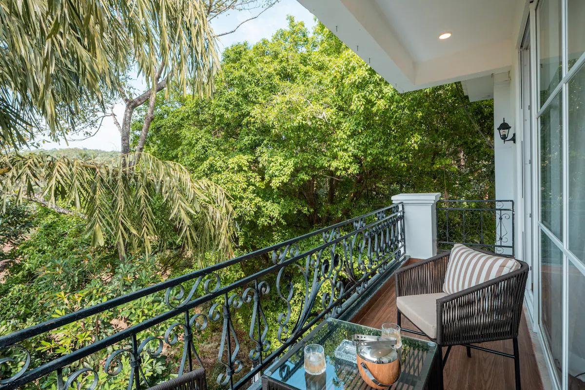 Celebrity Luxe Villa: Poolside Retreat in Assagao x Solis Nature