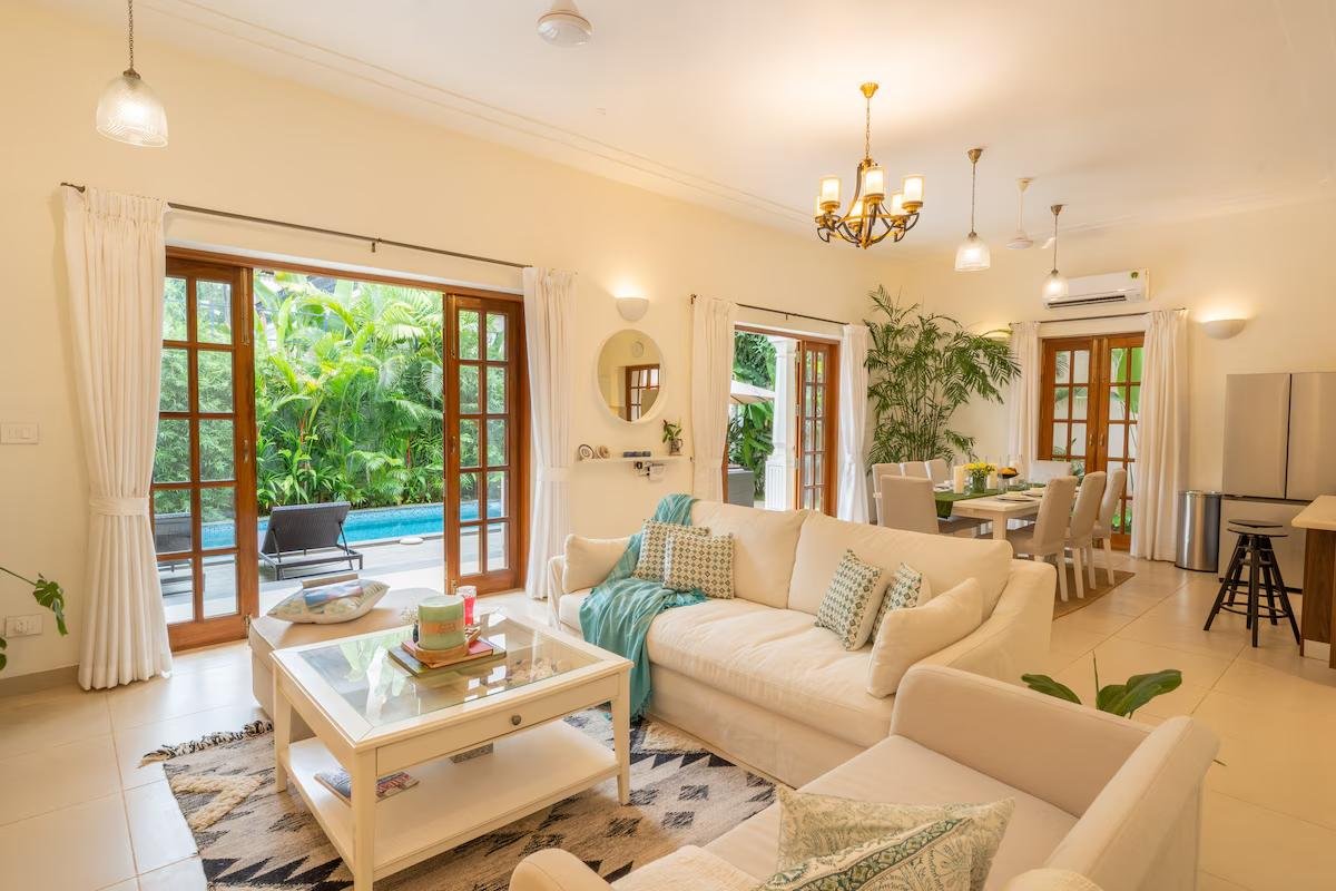 The Luxe Escape: 4 BHK Pool Villa Close to Baga x Solis Nature