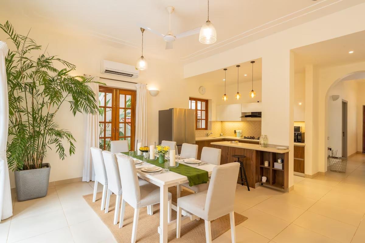 The Luxe Escape: 4 BHK Pool Villa Close to Baga x Solis Nature