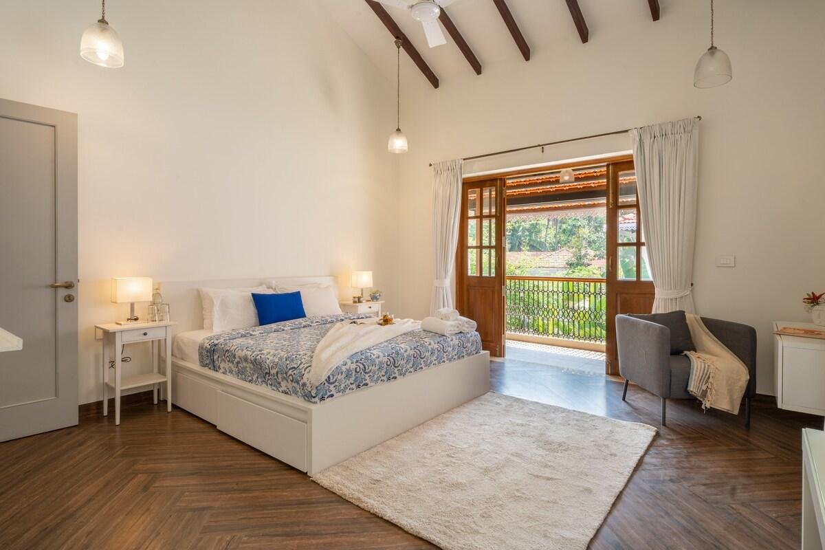 The Luxe Escape: 4 BHK Pool Villa Close to Baga x Solis Nature
