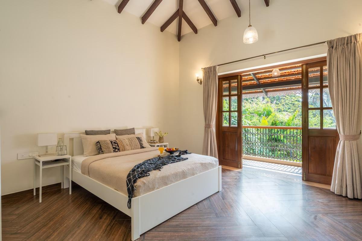 The Luxe Escape: 4 BHK Pool Villa Close to Baga x Solis Nature