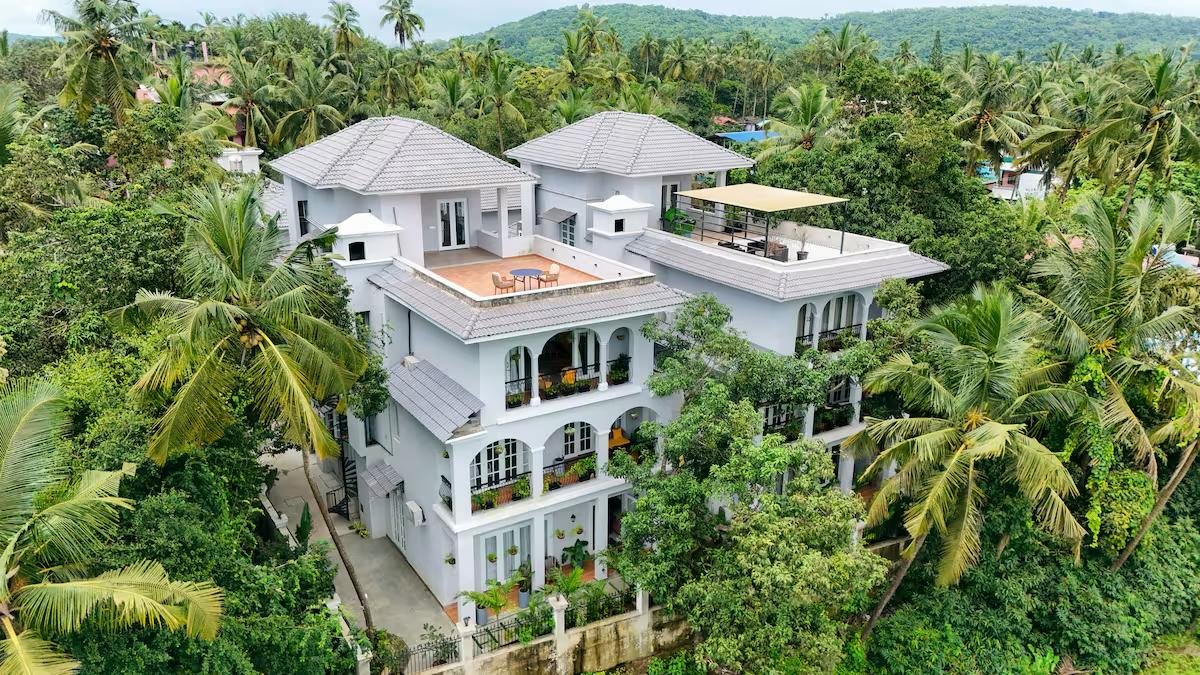 Pet-Friendly 5BHK with Lift, Pvt Pool & Near Beach x Solis Nature