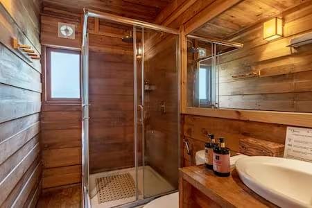 Jungle Bliss: A Wooden Cottage Near Hidden Trails x Solis Nature