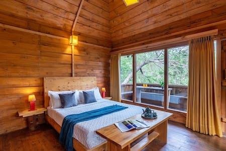 Jungle Bliss: A Wooden Cottage Near Hidden Trails x Solis Nature