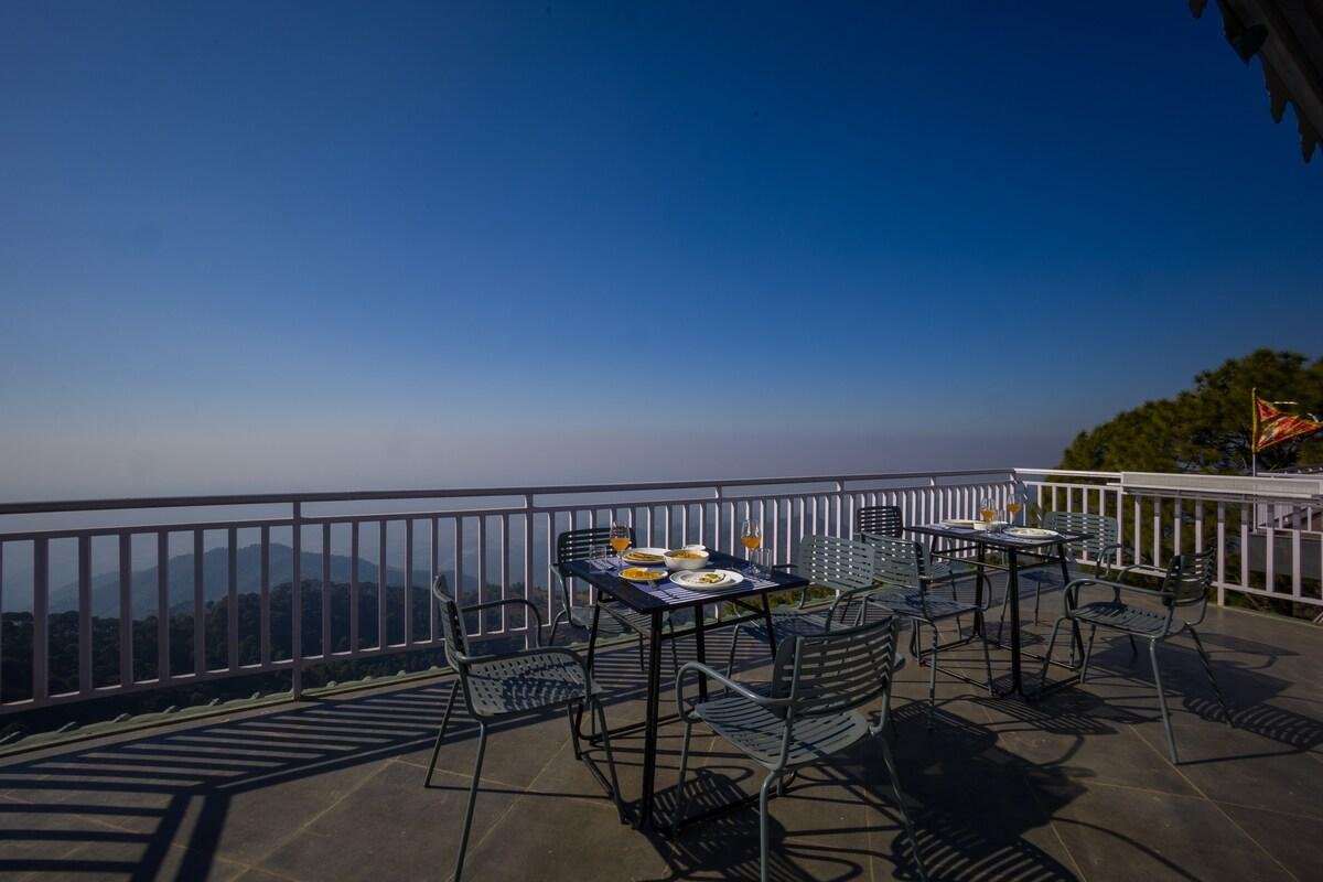 Elegant 3-BHK Pet Friendly Stay W/ Scenic Views x Solis Nature