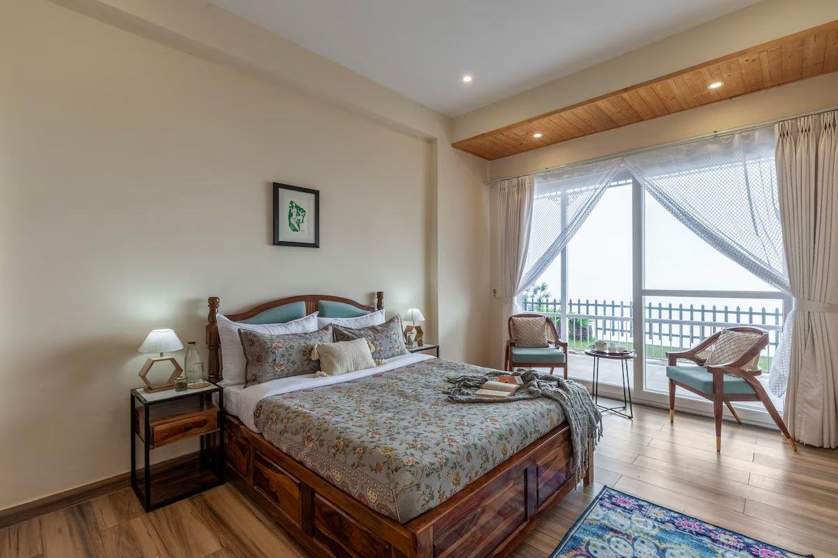 Elegant 3-BHK Pet Friendly Stay W/ Scenic Views x Solis Nature