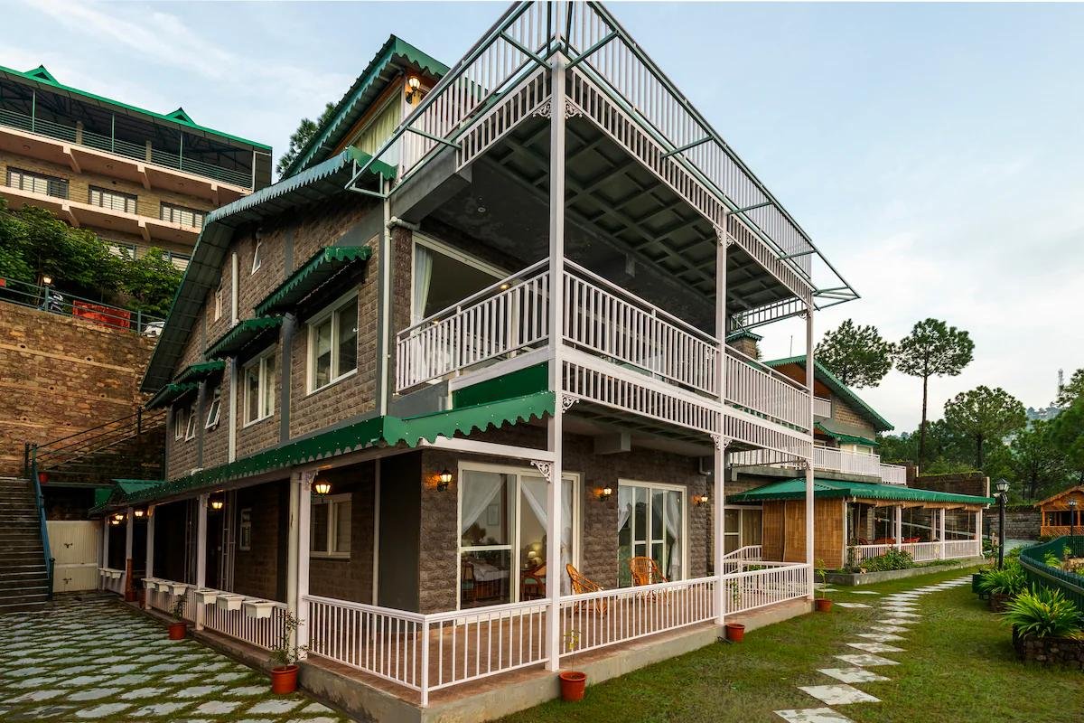 Elegant 3-BHK Pet Friendly Stay W/ Scenic Views x Solis Nature