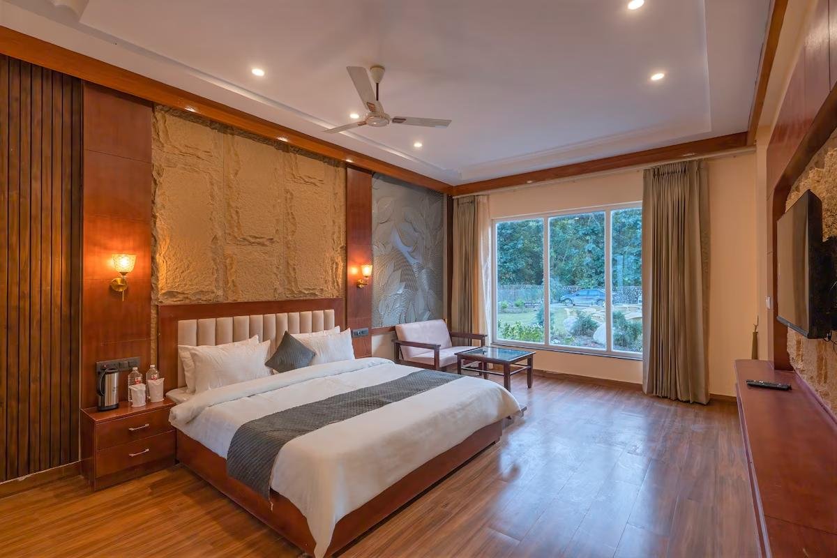 The Lavish Loft Corbett-Plunge Pool Suite x Solis Nature