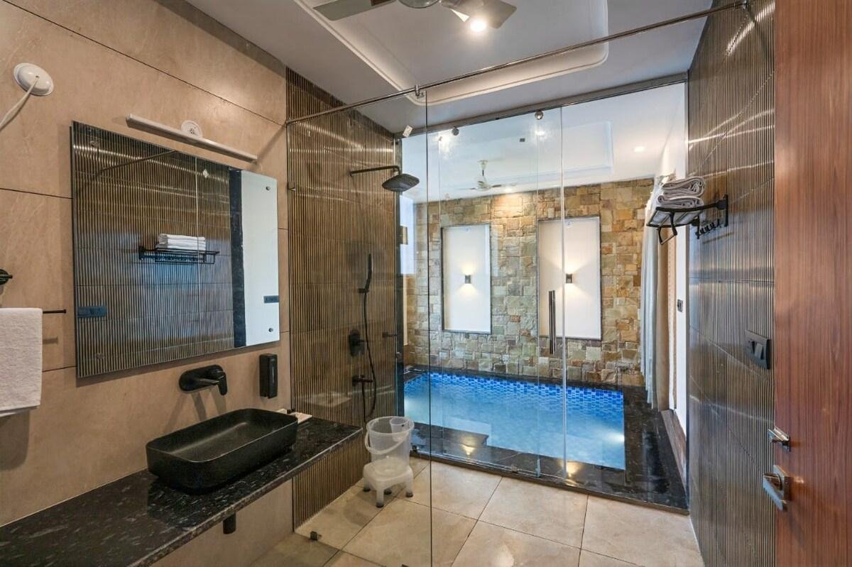 The Lavish Loft Corbett-Plunge Pool Suite x Solis Nature