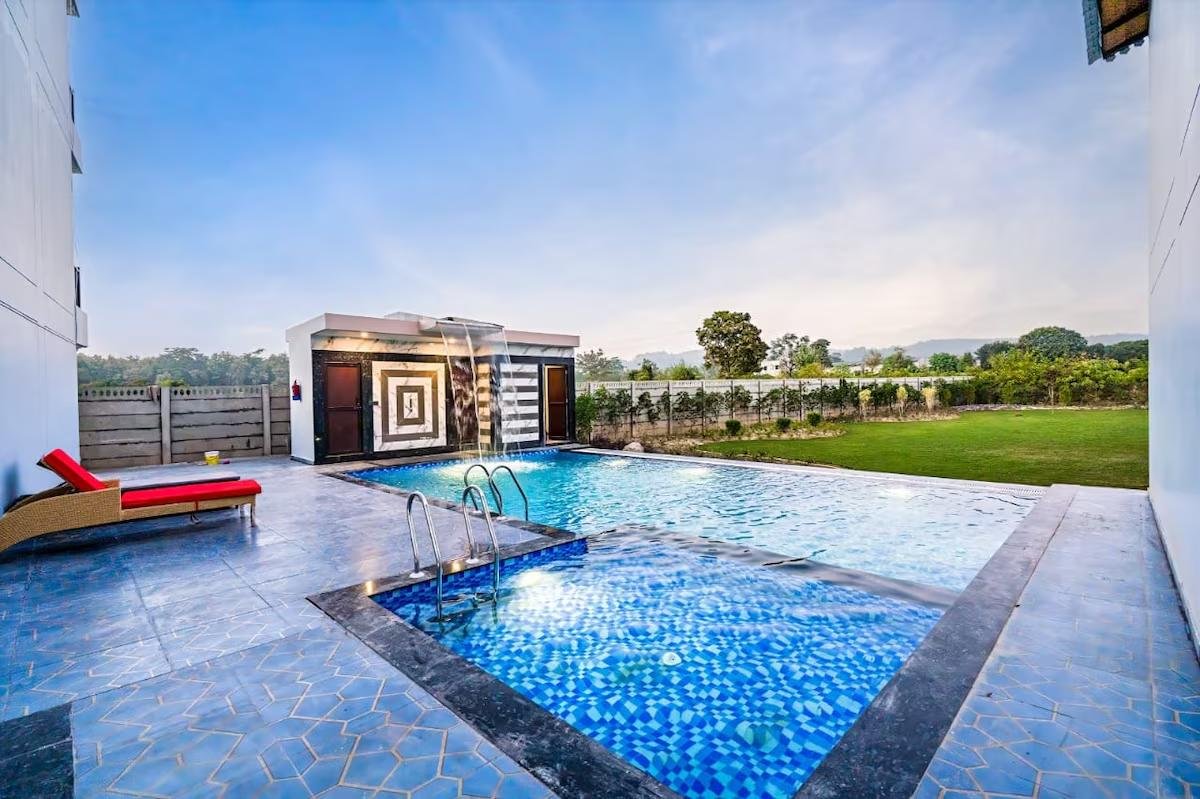 The Lavish Loft Corbett-Plunge Pool Suite x Solis Nature