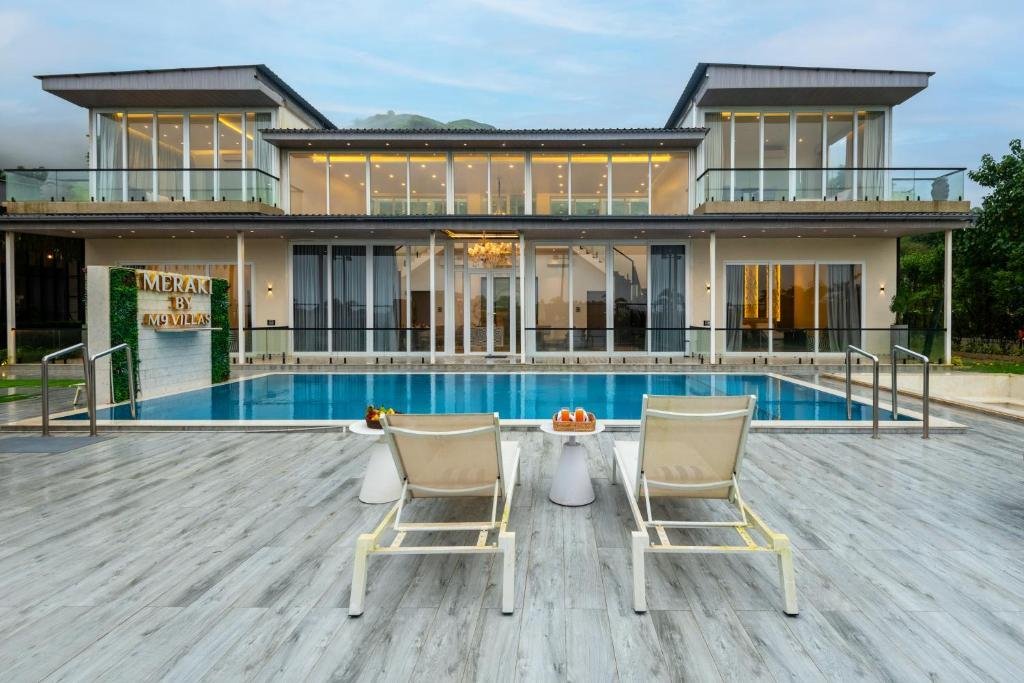 ELIVAAS Meraki Villa - Luxe 6 BHK Glass Villa With Pri x Solis Nature