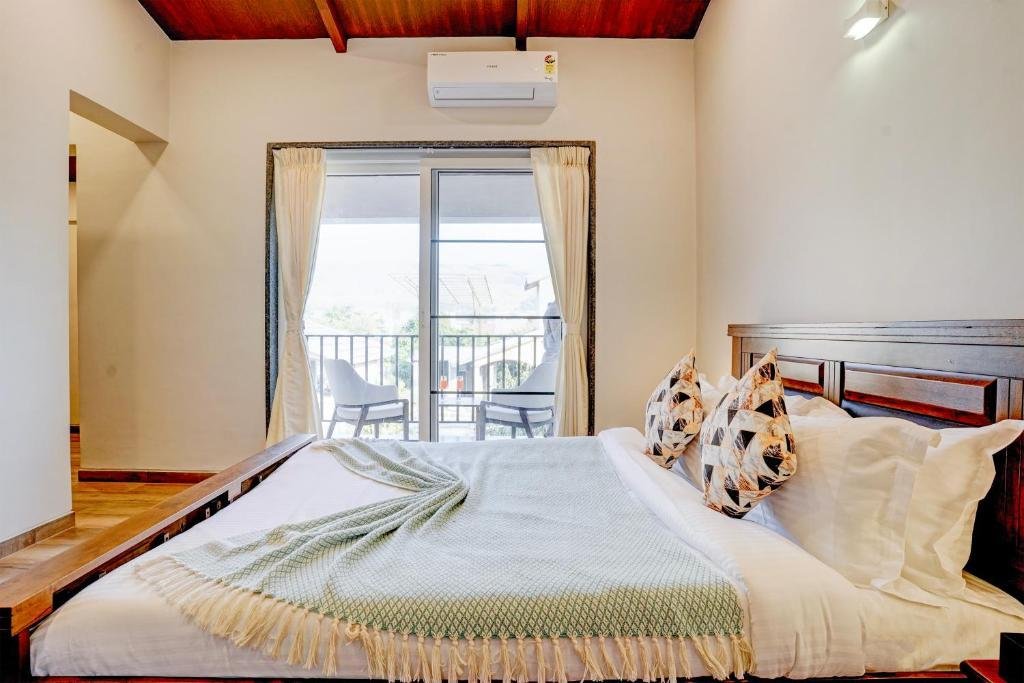 ELIVAAS 3 BHK Aamy Villa with Pvt Pool & Garden x Solis Nature