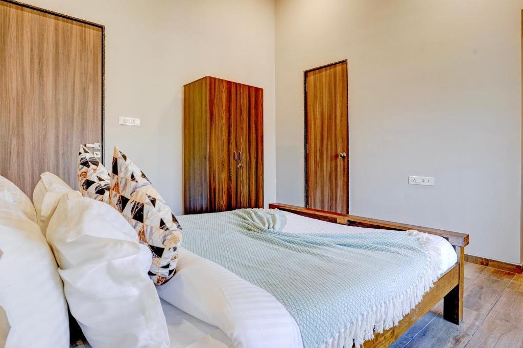 ELIVAAS 3 BHK Aamy Villa with Pvt Pool & Garden x Solis Nature