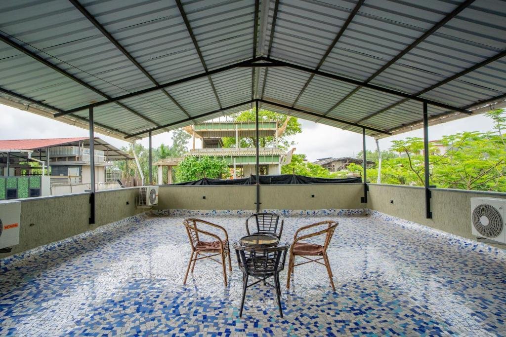 Imperial Calista4BHK near KhandalaHills x Solis Nature