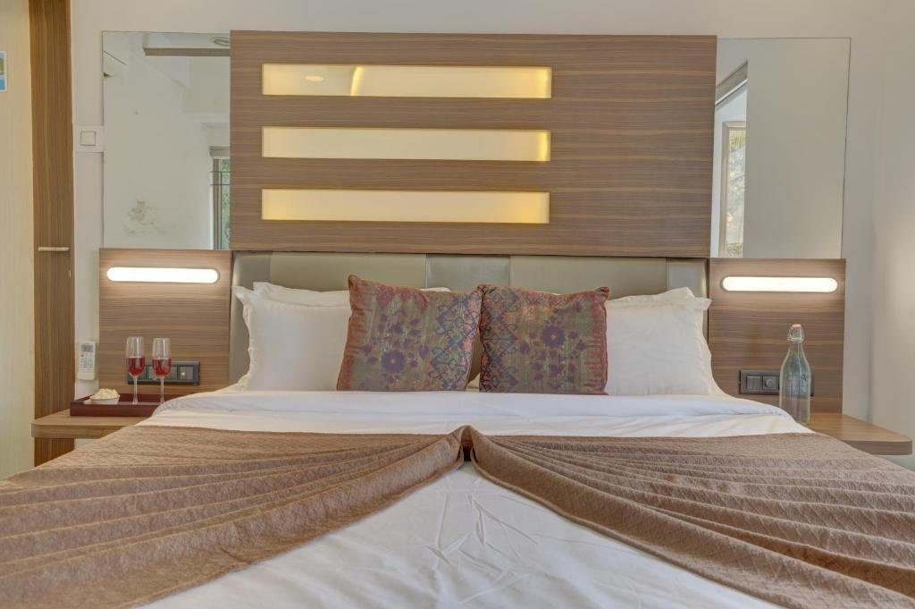 Adarsh Elegant 3-BHK Villa With Private Pool x Solis Nature