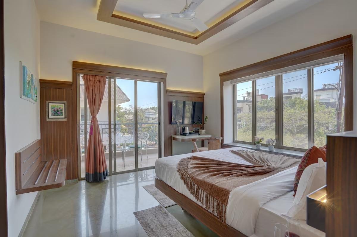Pet-Friendly 3-BHK W/ Balcony, Bathtub & Views x Solis Nature