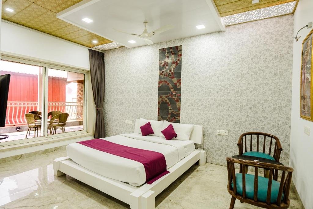Moonstone Meadows Suite By Alaya Stays With Shared Poo x Solis Nature