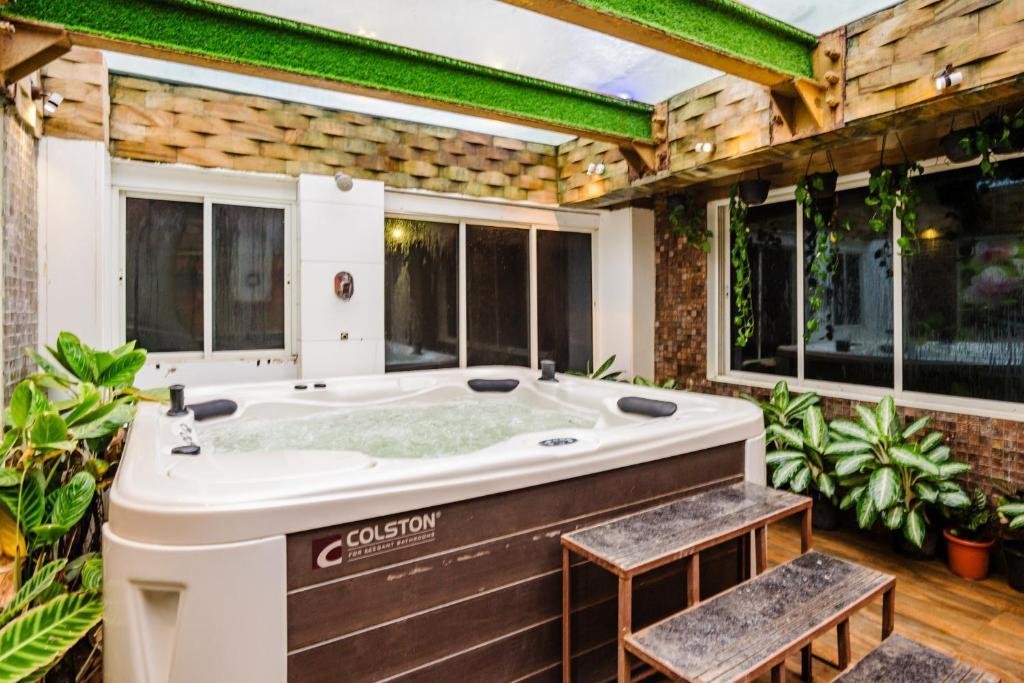 Moonstone Meadows Suite By Alaya Stays With Shared Poo x Solis Nature