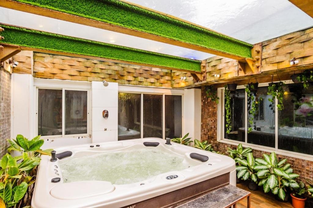 Moonstone Meadows Suite By Alaya Stays With Shared Poo x Solis Nature