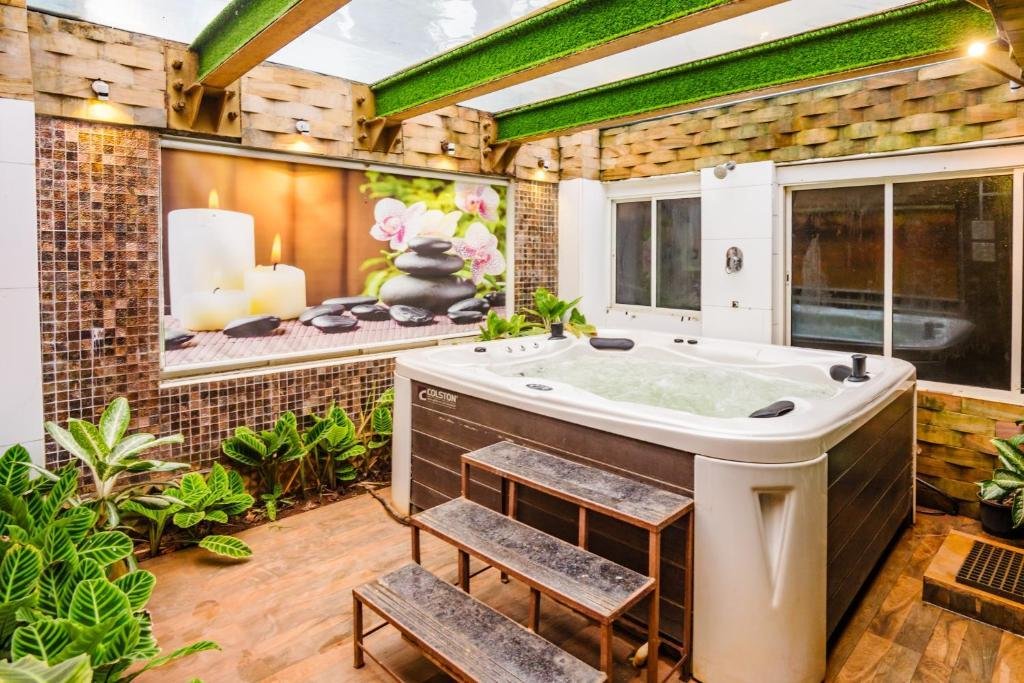 Moonstone Meadows Suite By Alaya Stays With Shared Poo x Solis Nature