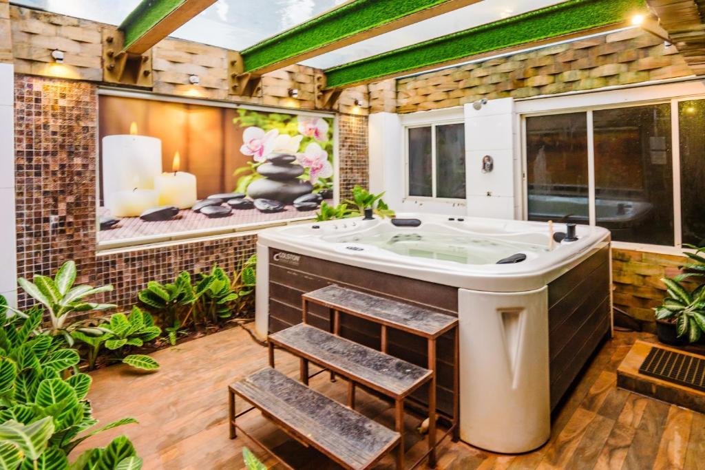 Moonstone Meadows Suite By Alaya Stays With Shared Poo x Solis Nature