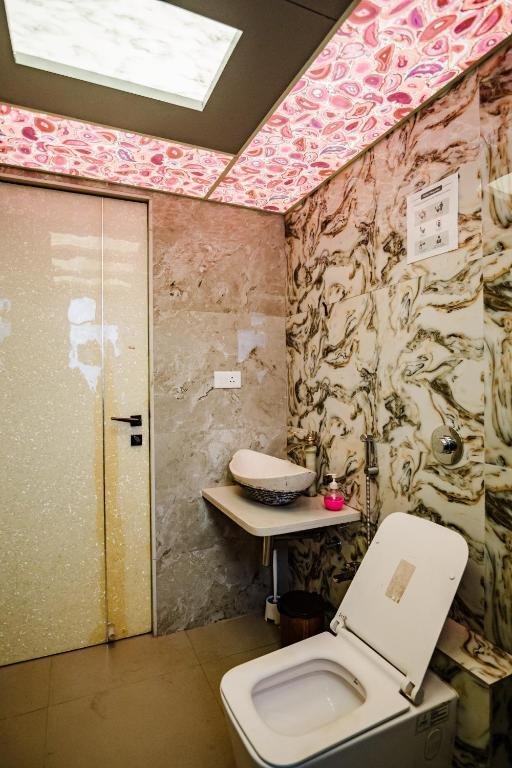 Moonstone Meadows Suite By Alaya Stays With Shared Poo x Solis Nature