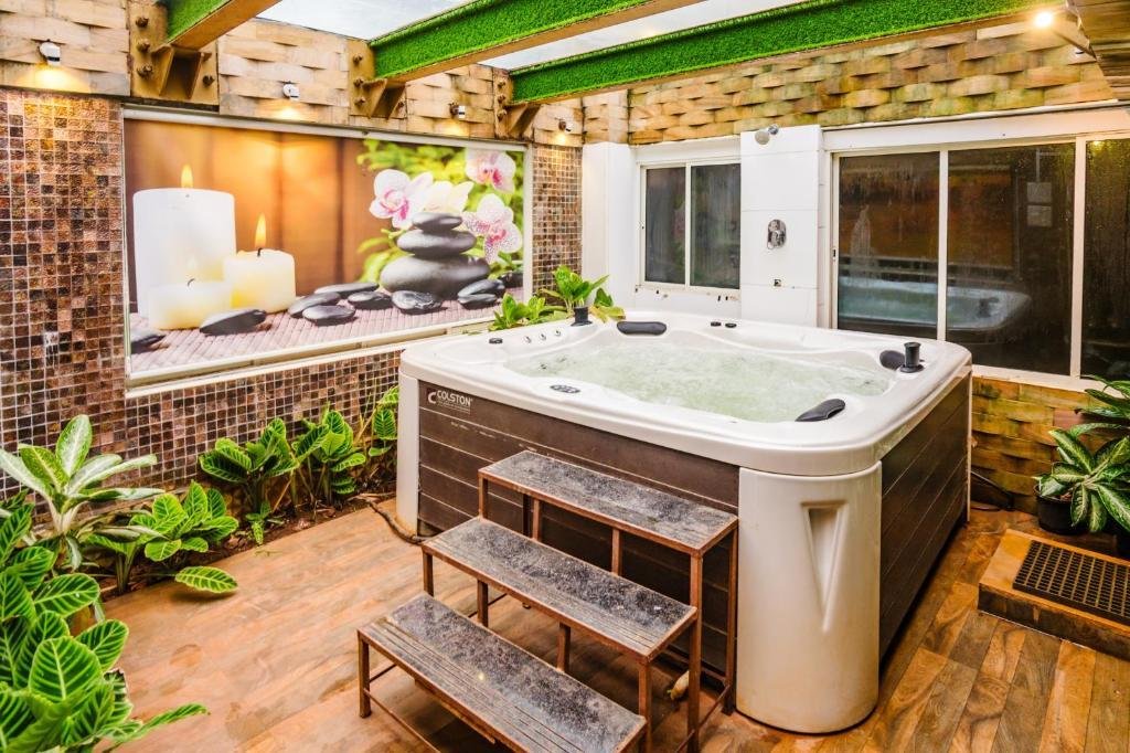 Moonstone Meadows Suite By Alaya Stays With Shared Poo x Solis Nature