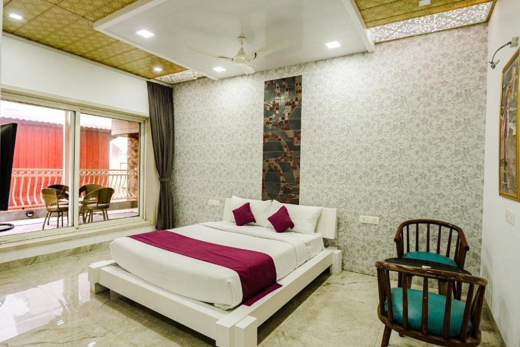 Moonstone Meadows Suite By Alaya Stays With Shared Poo x Solis Nature