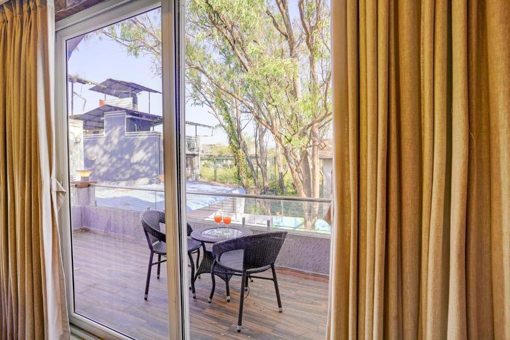 Alaya Stays 4 BHK with Poolside Gazebo & Garden - Vill x Solis Nature