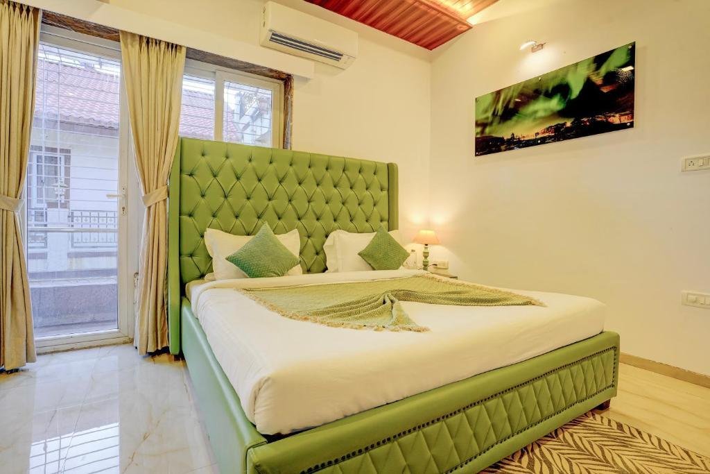 Alaya Stays 4 BHK with Poolside Gazebo & Garden - Vill x Solis Nature