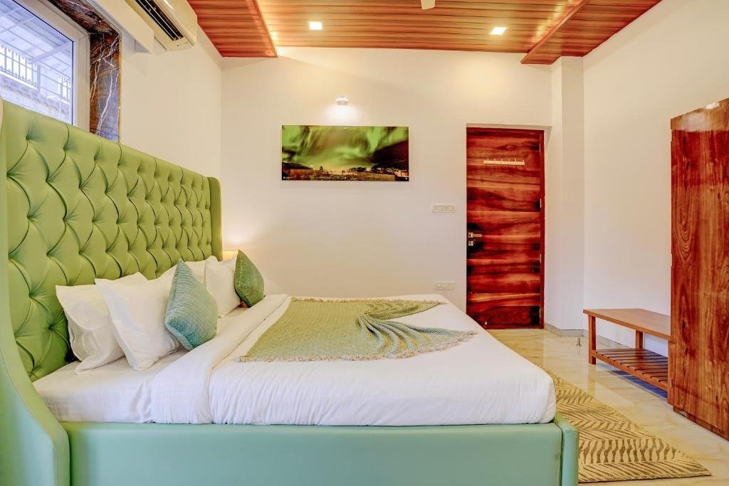 Alaya Stays 4 BHK with Poolside Gazebo & Garden - Vill x Solis Nature