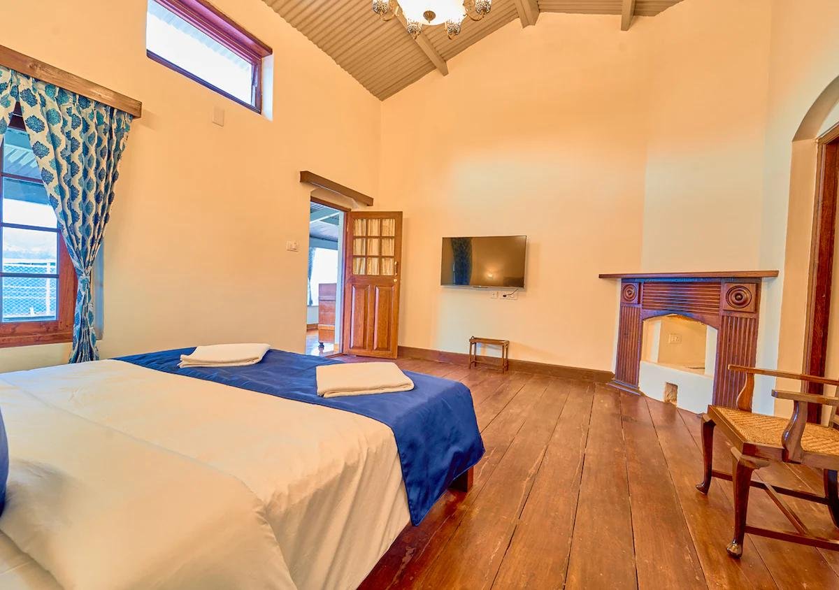 Premium Heritage Room in a Bungalow near Ooty Town x Solis Nature
