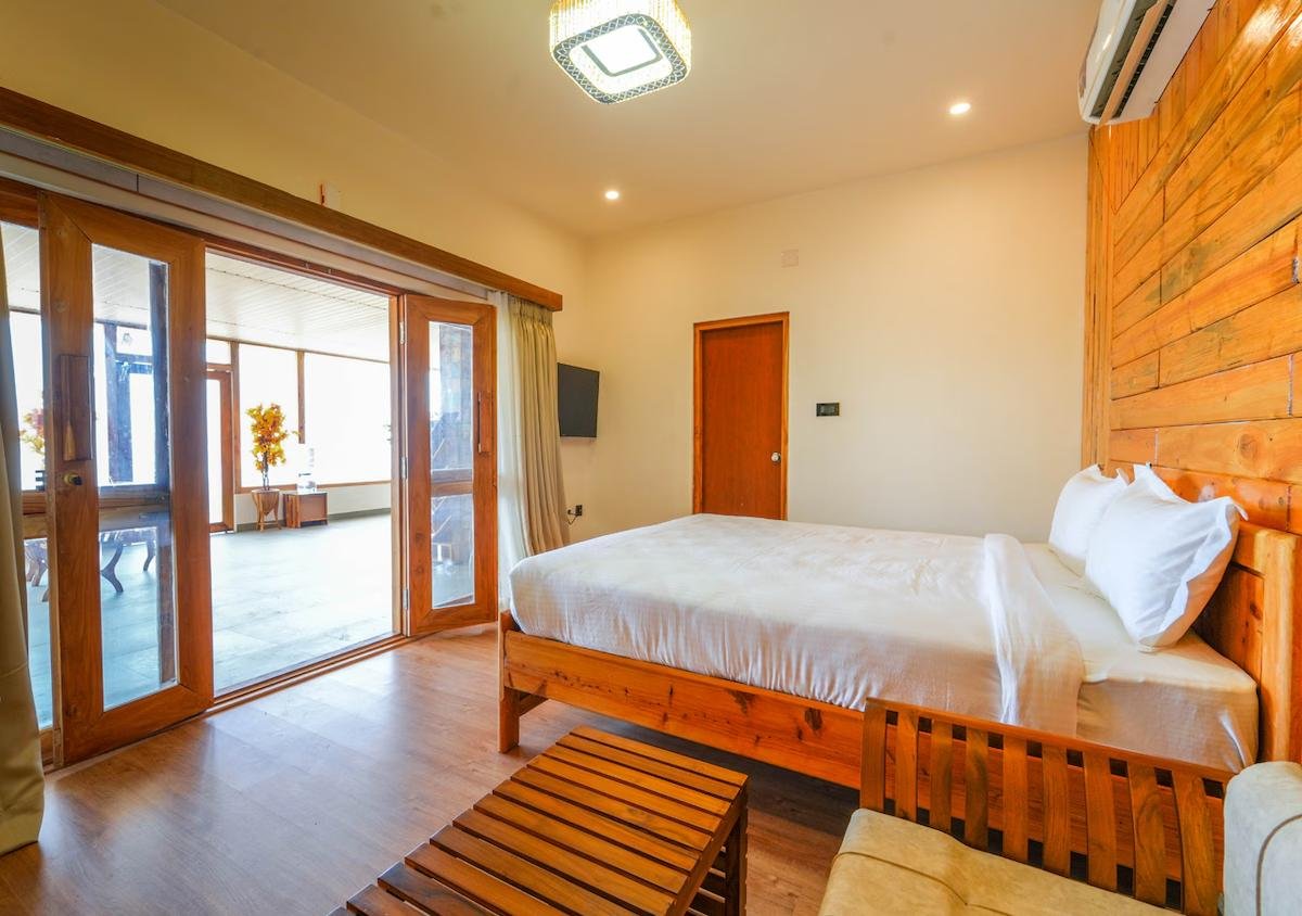 Premium A/C Wooden Rooms in Ooty Farm near lake x Solis Nature