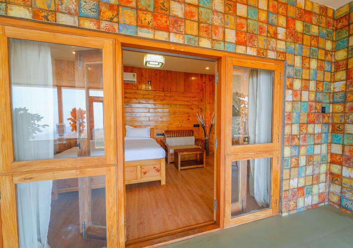Premium A/C Wooden Rooms in Ooty Farm near lake x Solis Nature