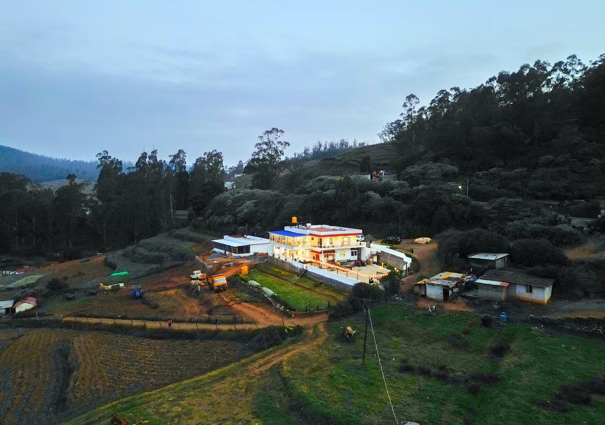 Premium A/C Wooden Rooms in Ooty Farm near lake x Solis Nature