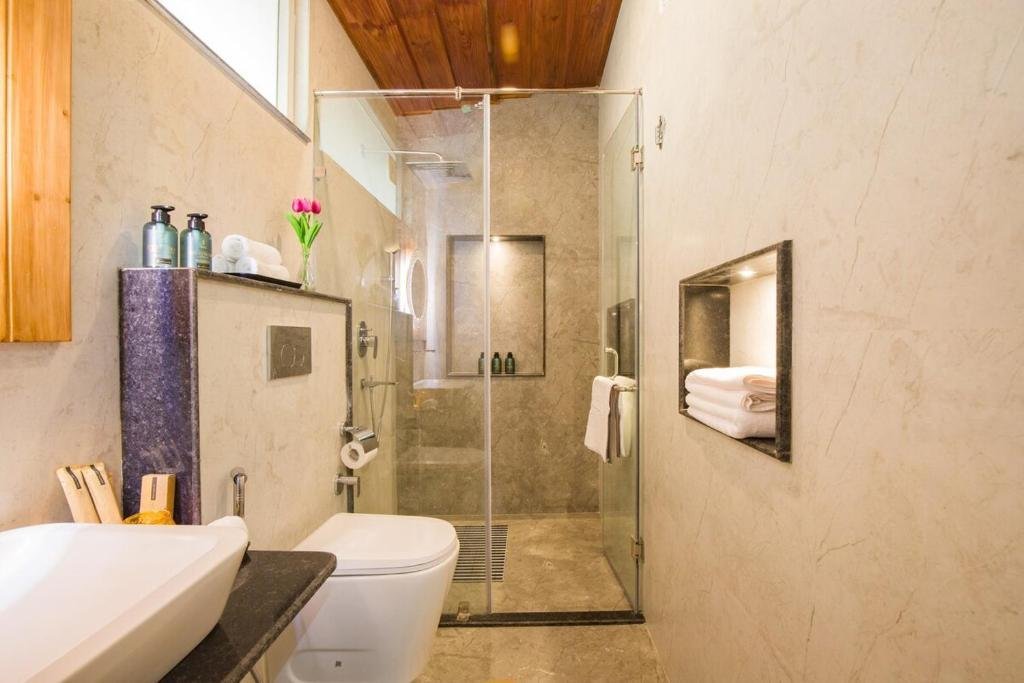 ELIVAAS Twin Chalets 4 BHK Escape with Valley-facing L x Solis Nature