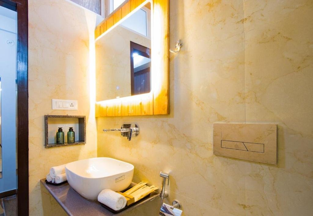 ELIVAAS Twin Chalets 4 BHK Escape with Valley-facing L x Solis Nature