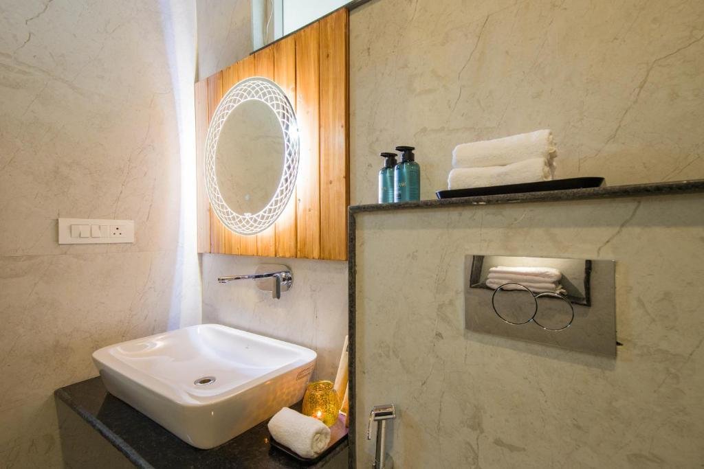 ELIVAAS Twin Chalets 4 BHK Escape with Valley-facing L x Solis Nature