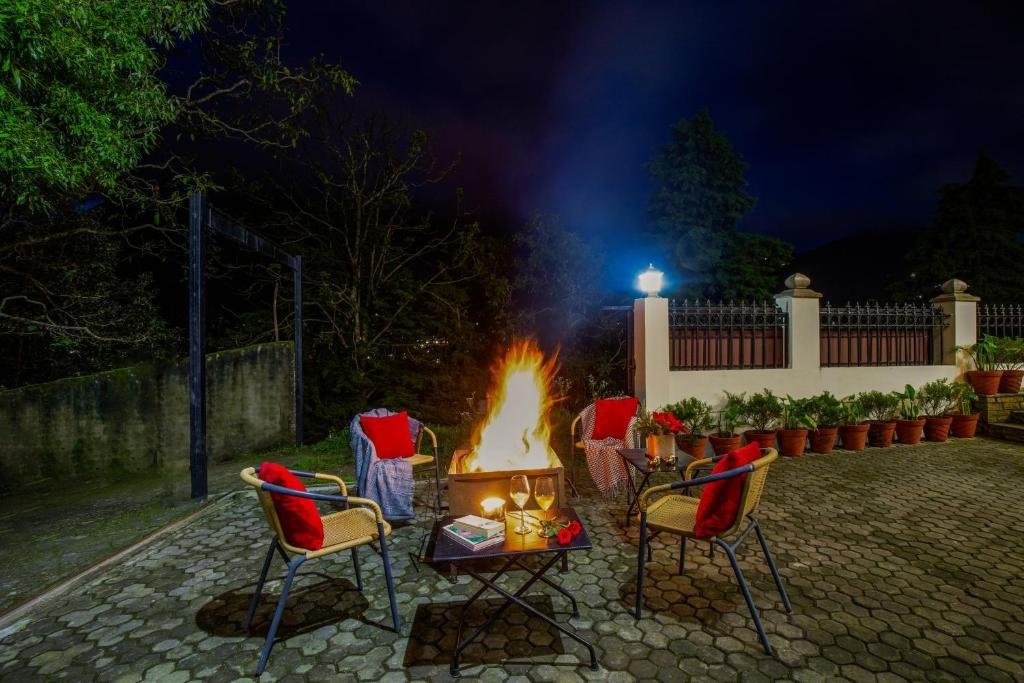 ELIVAAS 3 BHK with Entertainment lounge - The Meadow x Solis Nature