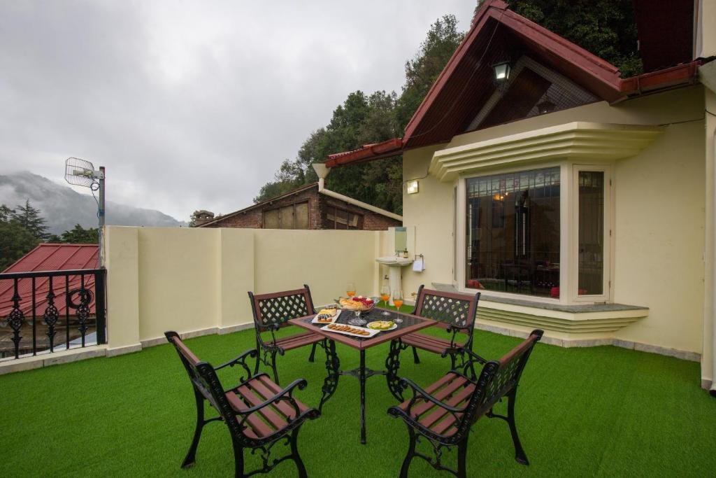 ELIVAAS 3 BHK with Entertainment lounge - The Meadow x Solis Nature