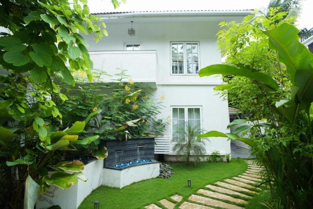 ELIVAAS 5 BHK with Pvt Pool & Gazebo - Bauhinia x Solis Nature