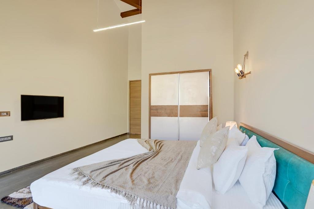 ELIVAAS Villa 39 - Serene 6 BHK Retreat with Pvt Pool, x Solis Nature