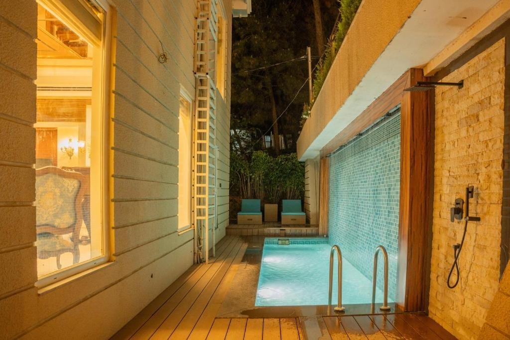 ELIVAAS 4 BHK with Pvt Pool - Cloud 7 x Solis Nature
