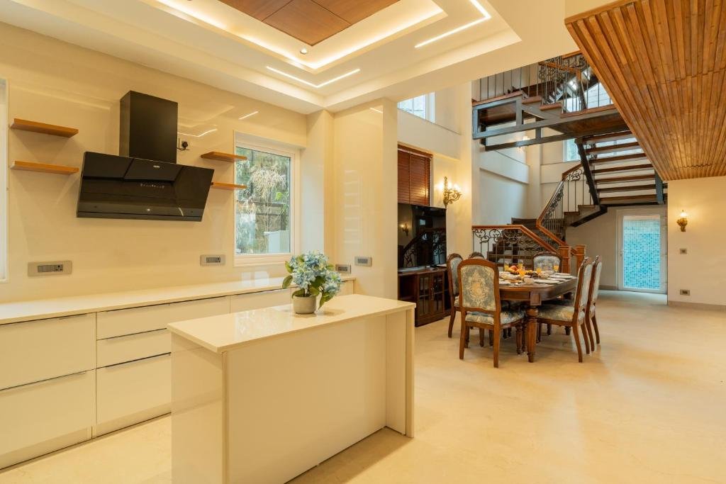 ELIVAAS 4 BHK with Pvt Pool - Cloud 7 x Solis Nature