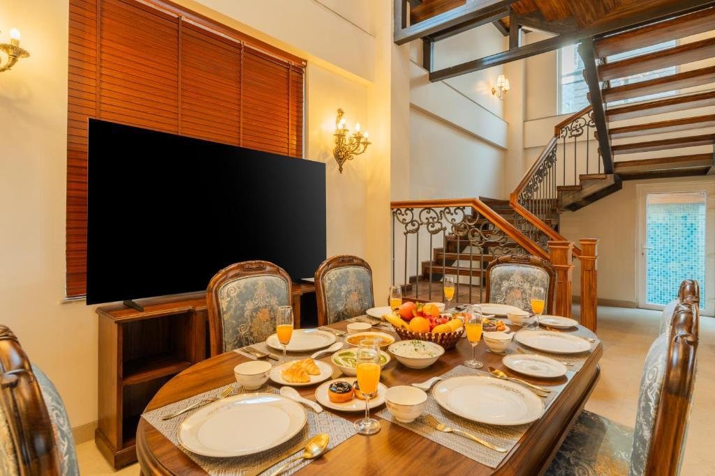 ELIVAAS 4 BHK with Pvt Pool - Cloud 7 x Solis Nature