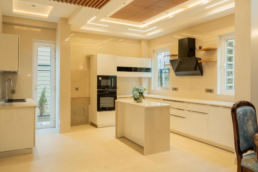ELIVAAS 4 BHK with Pvt Pool - Cloud 7 x Solis Nature