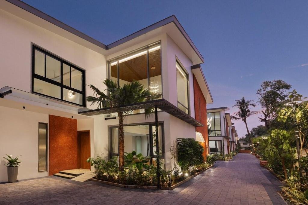 ELIVAAS 4 BHK with Pvt Pool - Cloud 7 x Solis Nature