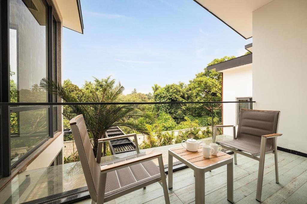 ELIVAAS 4 BHK with Pvt Pool - Cloud 7 x Solis Nature