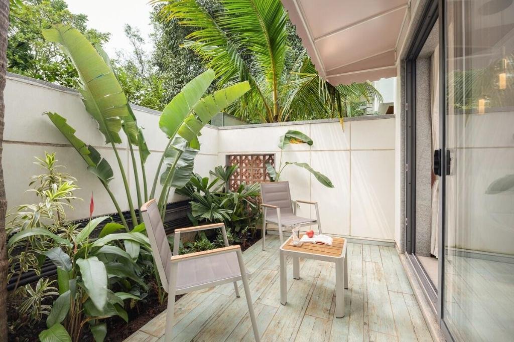 ELIVAAS 4 BHK with Pvt Pool - Cloud 7 x Solis Nature