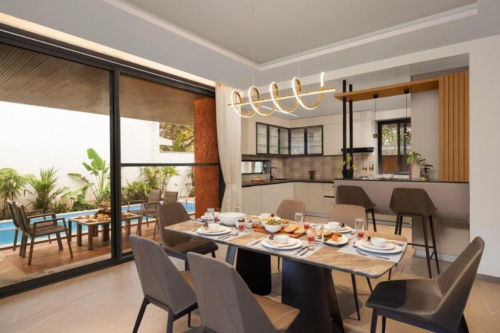 ELIVAAS 4 BHK with Pvt Pool - Cloud 7 x Solis Nature